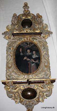 Peder Jessen 1683 Farver og rådmand Peder Jessen, f.1642 d. 1712, med to hustruer Maria Keggeben, f. 1645 d. 1677, og Maria Lassin....