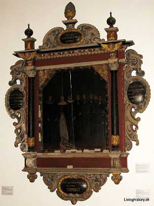 Hans Mogensen Theiste Hans Mogensen Theiste, pr�st til Fet 1625-1683 og hustru Karen Knudsdatter. Epitafium dateret 1683, udsk�ret af...