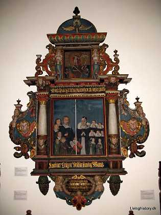 Foged Claus Bastiansson Claus Bastiansensen, ridefoged og hustru Margrethe Olufsdatter og deres 14 b�rn. Bekostet af enken, dateret 1648....
