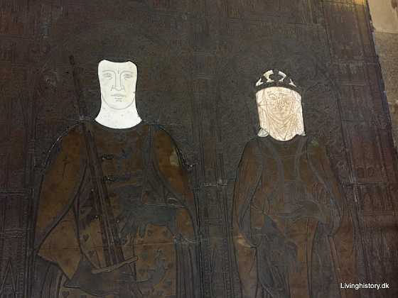 Erik Menved og dronning Ingeborg Gravplade over Kong Erik Menved - f. 1274, d. 1319. Dronning Ingeborg - f. 1296, d. 1319. 1310-19. Roskilde stift