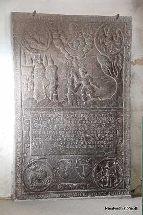 Peder Tygesoen Peder Tygesn, Borger, dd 1613, og Hustru Karine Jrgensdatter, dd 1618; Stenen blev bekostet af deres Sn Tyge...