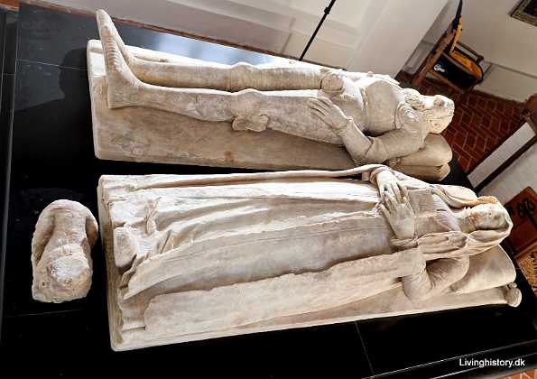 Niels Lange og Abel Skeel Niels Lange til K�rg�rd og Faddersb�l, d. 1565 Var fra 1532- forlenet med B�vling, Visselbjerg, Nyborg, Tr�jborg,...